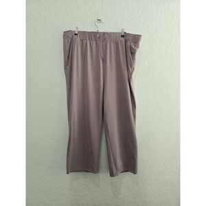 NWOT Women's Studio Tech Capri